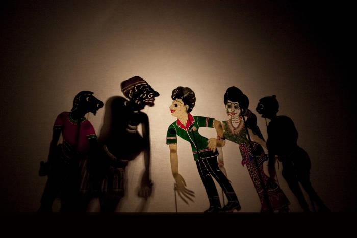 Personnages de marionnettes balinaises du théâtre d'ombre