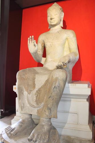Statue de Bouddha en pierre style Dvaravati