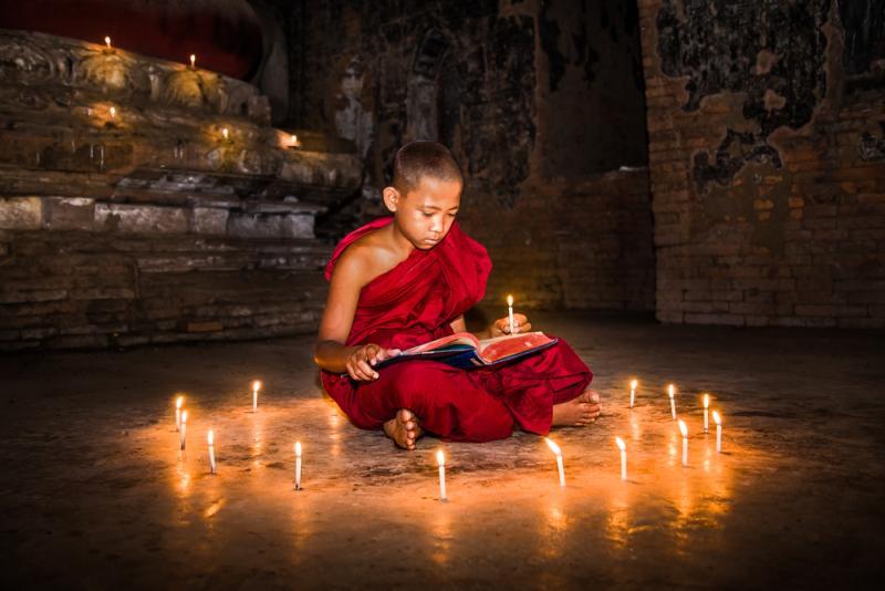Dans le concept du Bouddhisme Theravada, il existe des pratiques quotidiennes.