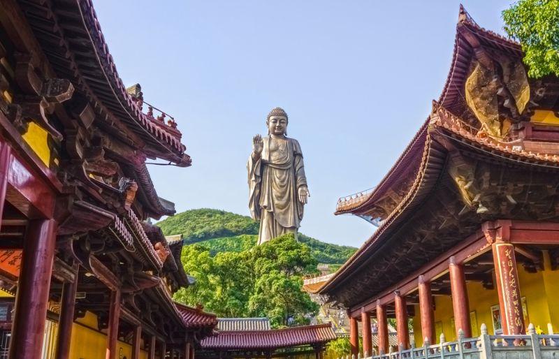 la première statue chinoise de bouddha provenant d'une tombe Han du Sichuan
