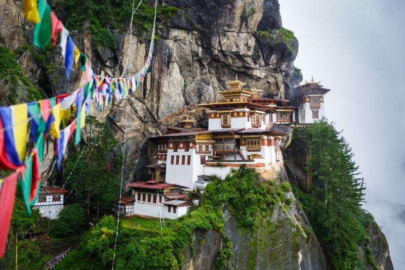 le roi du Tibet Songtsen Gampo étendit son pouvoir sur une grande partie de l'Inde, de la Chine et du Népal.