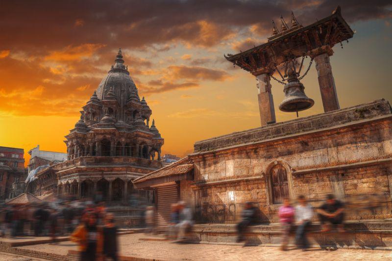 l'architecture partage des similitudes avec des stupas indiens.