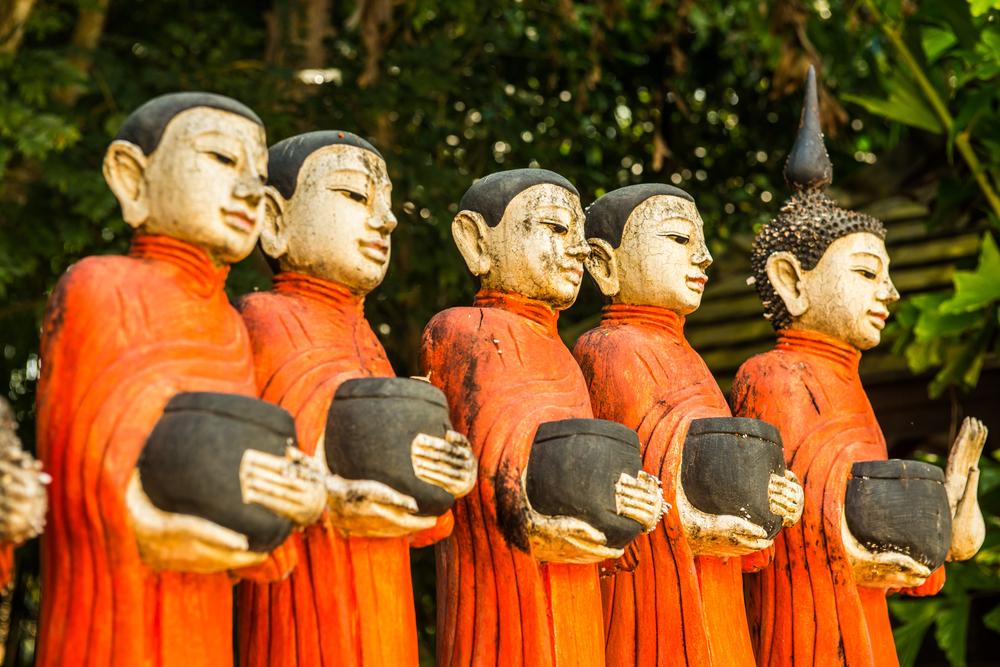 Statues de bonzes thaïlandais