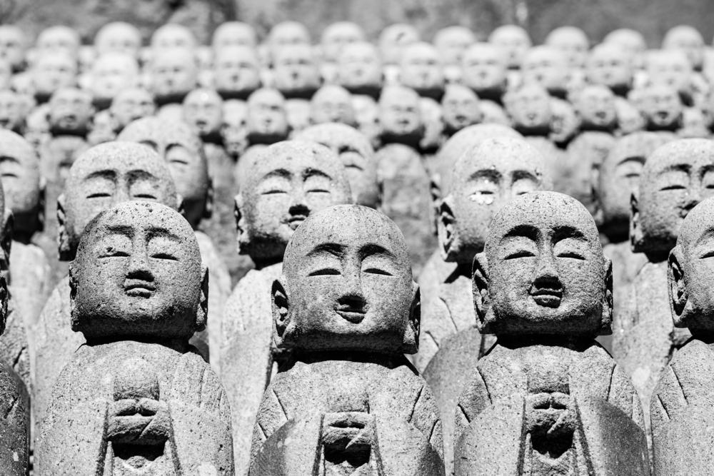 Statues de moines japonais ou bozu